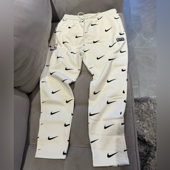 Kith men’s sweatshirt collaboration with NBA - Picture 3 of 16